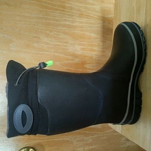 Youth size 5 Western Chief Winterprene Neoprene mid boots, warm & waterproof